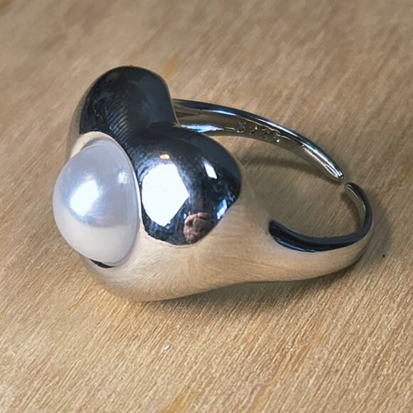 Adjustable | Modern Sculpted Heart Ring with Pearl Center - Picture 3 of 5